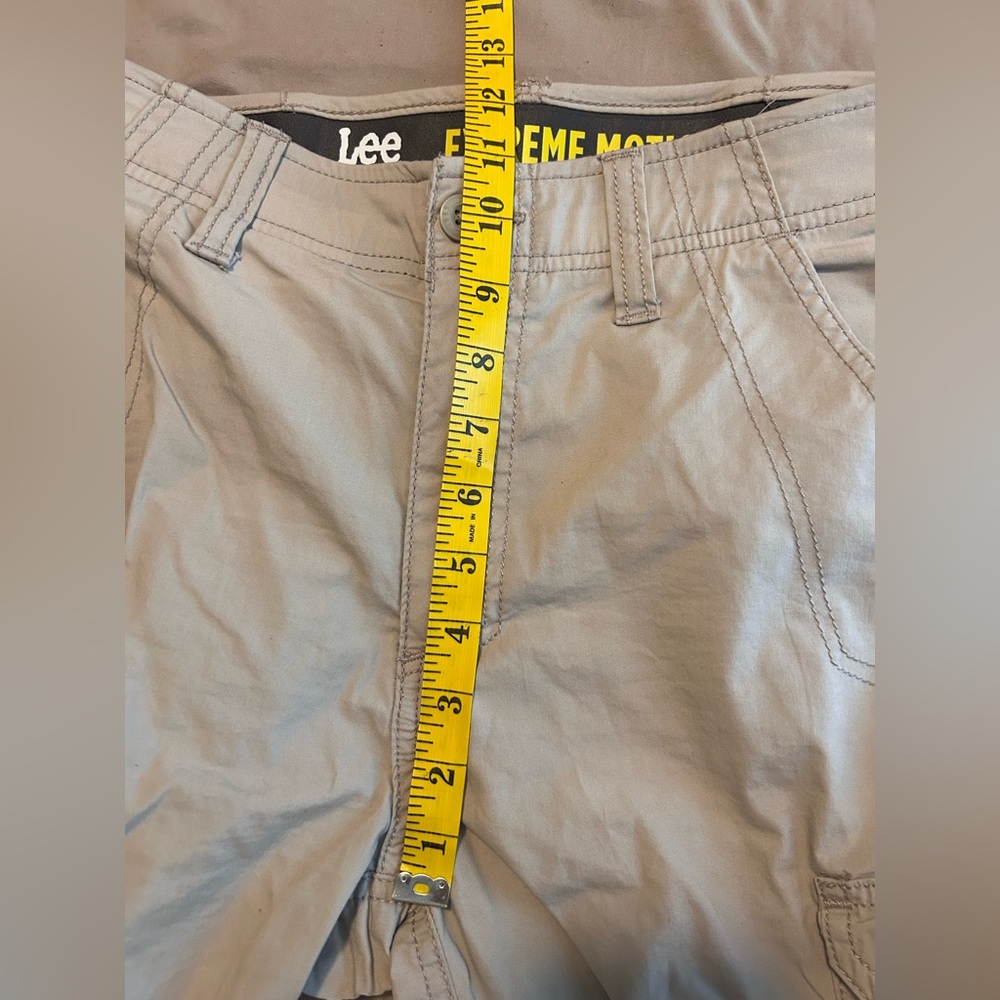 Lee Extreme Motion Cargo Utility 10” Inseam Mens Shorts Size 28 Velcro C - Picture 11 of 13